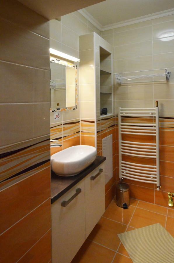 شقة Bathory Apartman إغير المظهر الخارجي الصورة